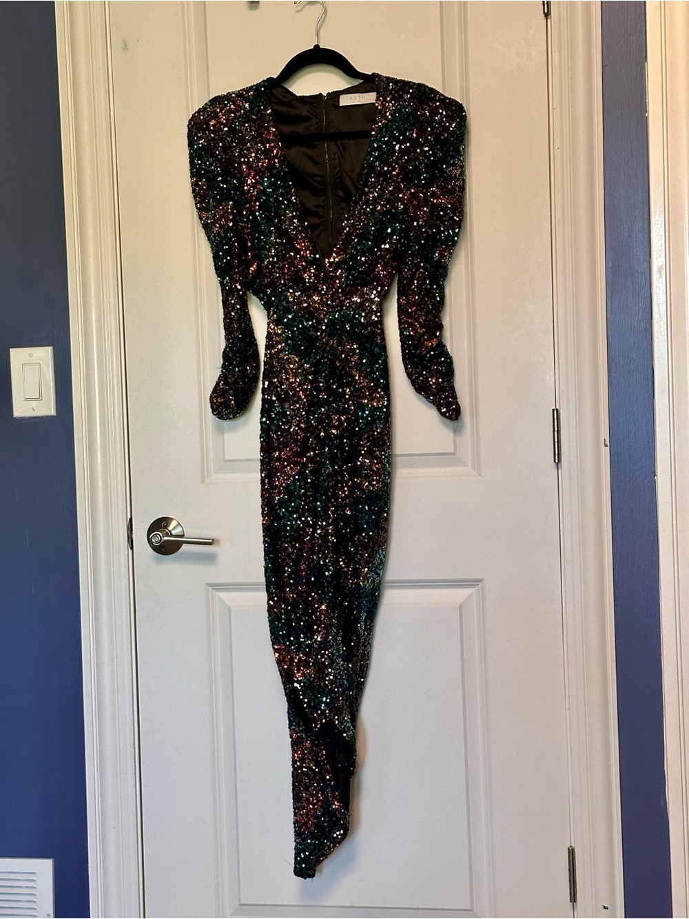 ASTR The Label Jayla Sequin Cutout Midi Cocktail Dress Multicolor M - Picture 2 of 10